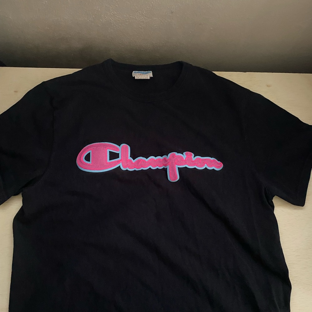 Champion Shirt Size L
